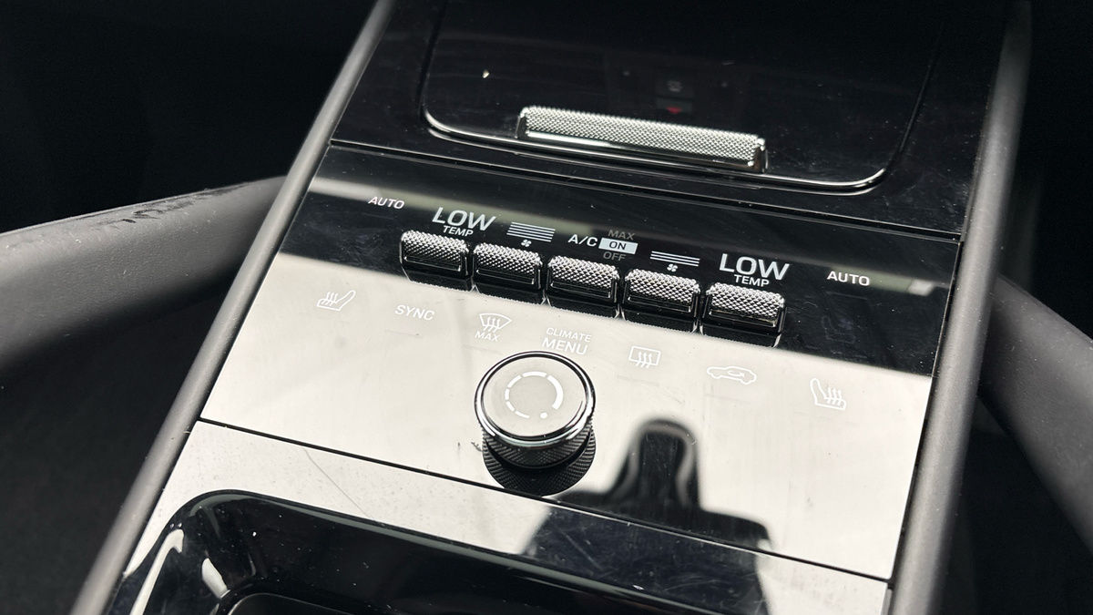 Porsche Cayenne Image 26