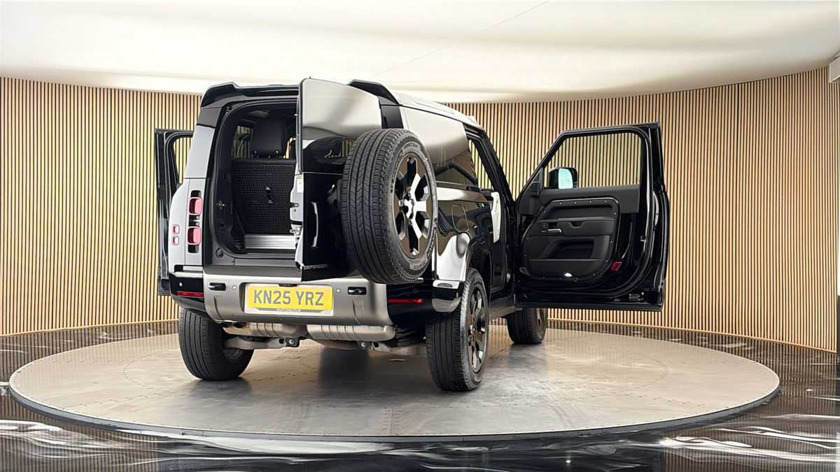 More views of Land Rover Defender 90