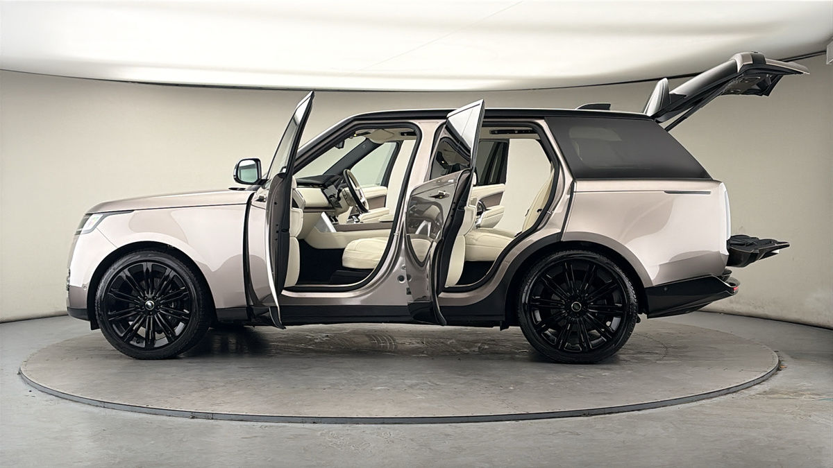 More views of Land Rover Range Rover