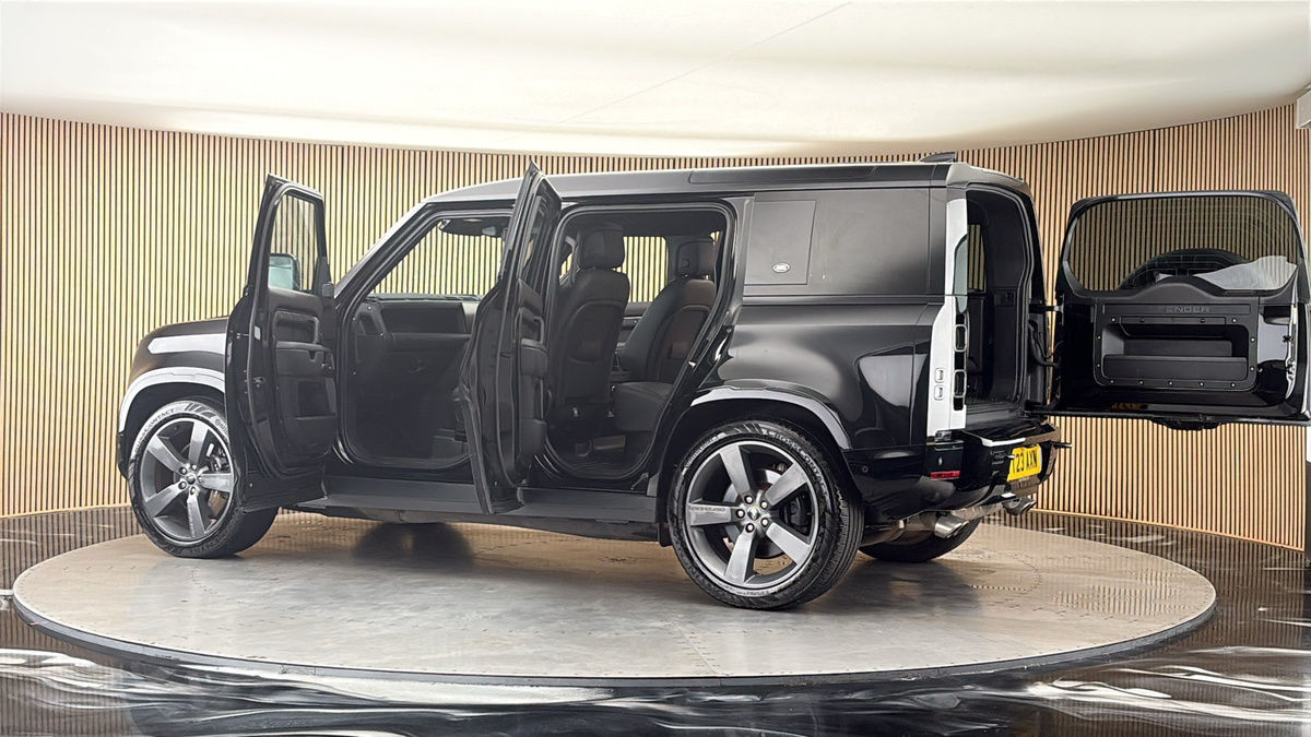 More views of Land Rover Defender 110