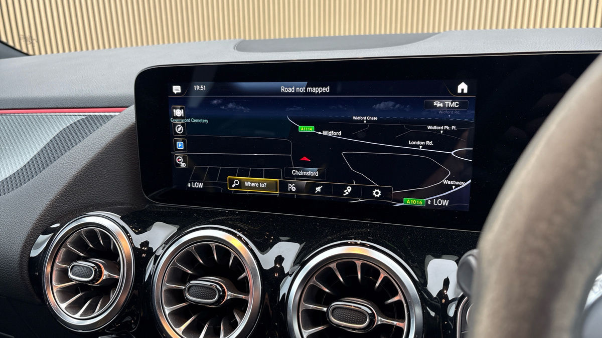 Mercedes-Benz GLA Image 17