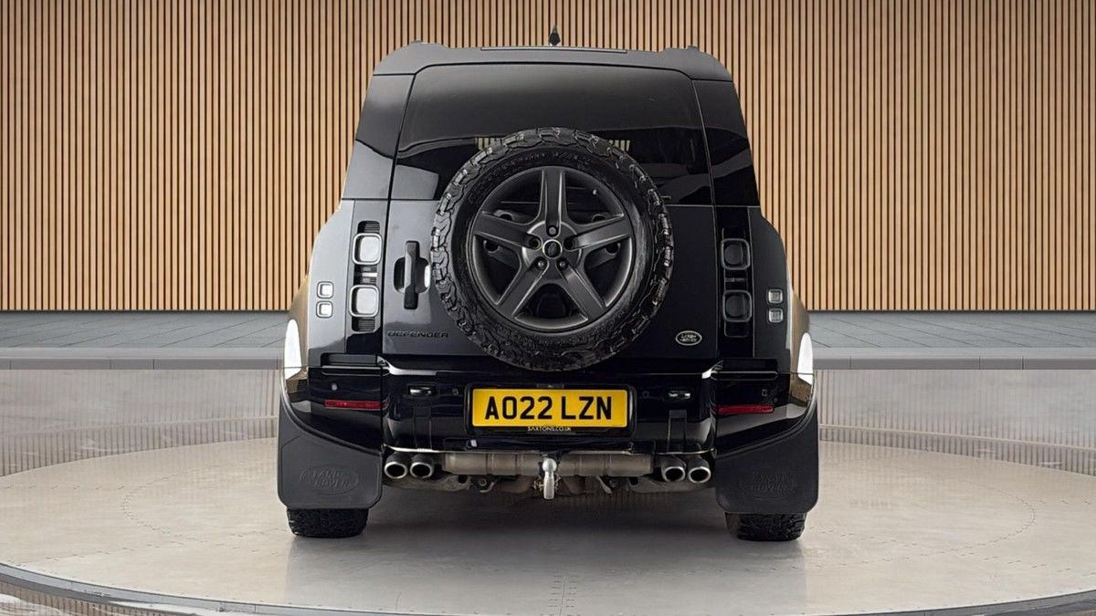 Land Rover Defender 110 Image 4