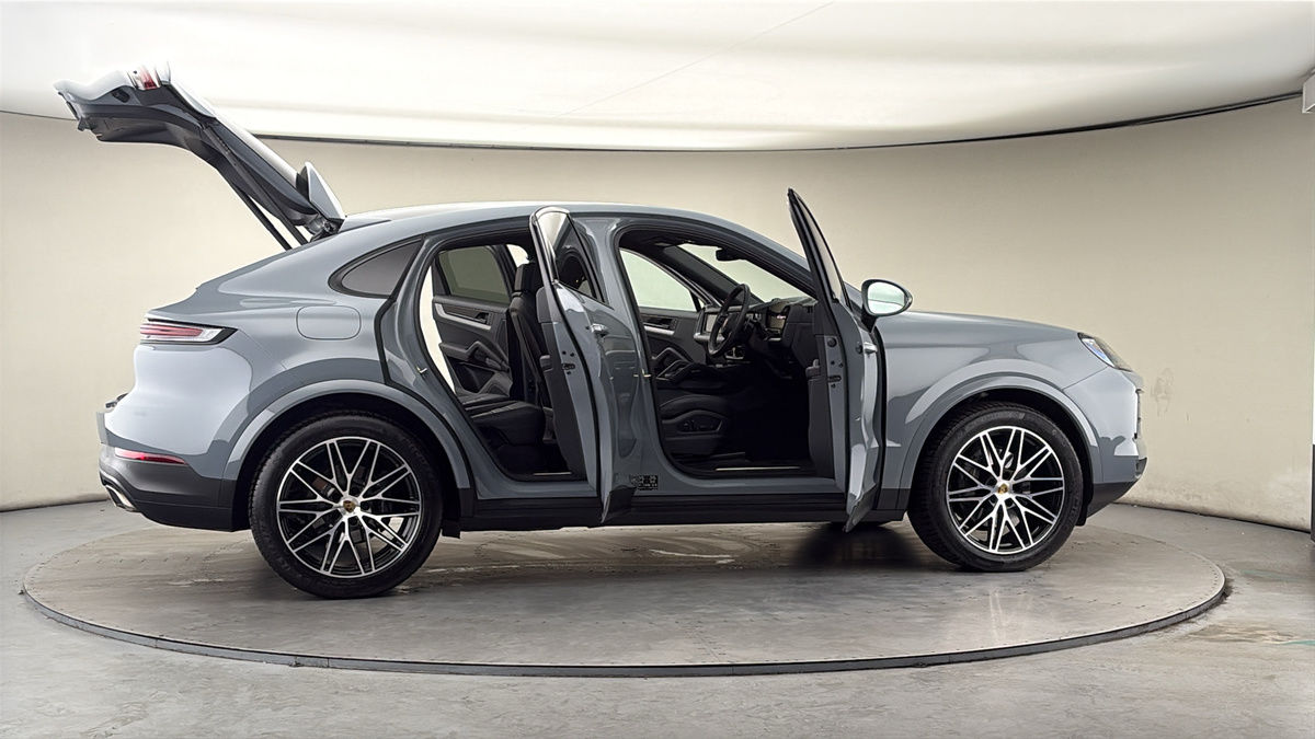 More views of Porsche Cayenne