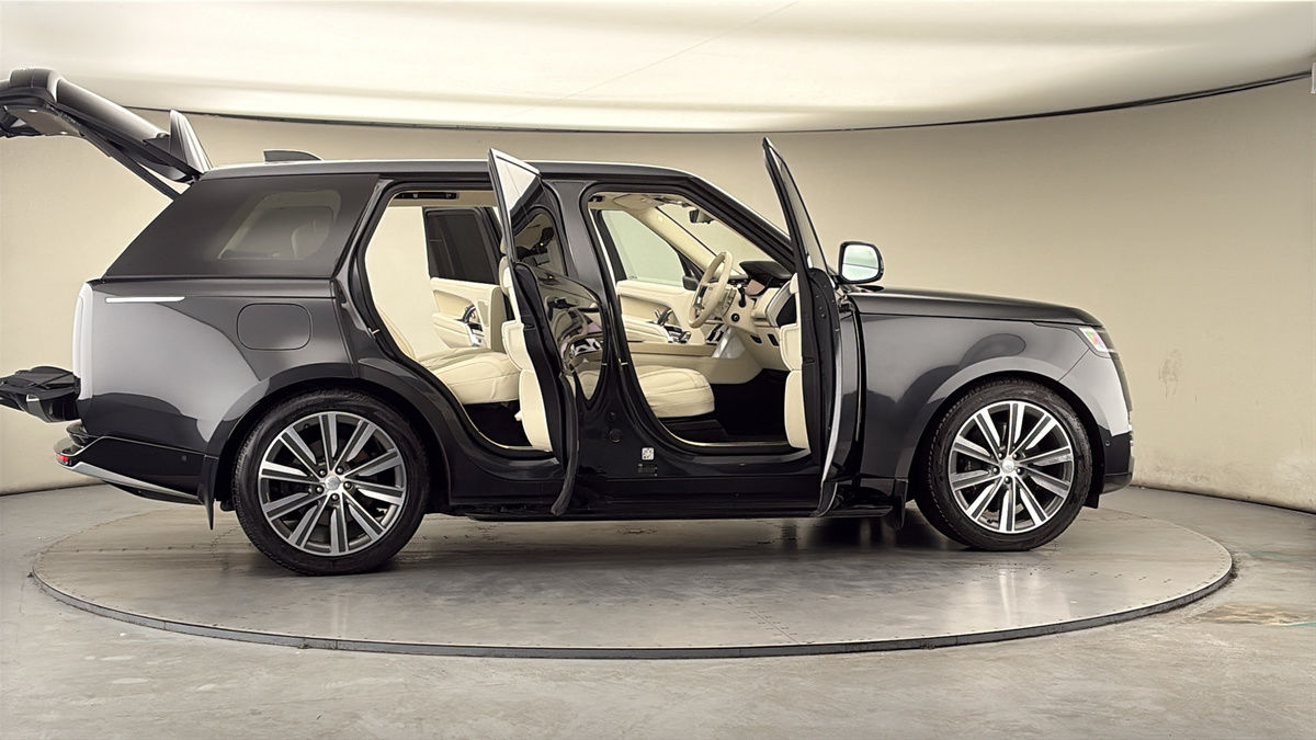 More views of Land Rover Range Rover
