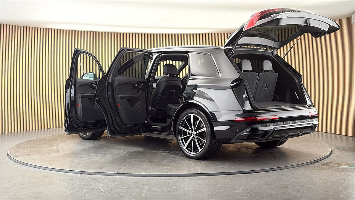 More views of Audi Q7