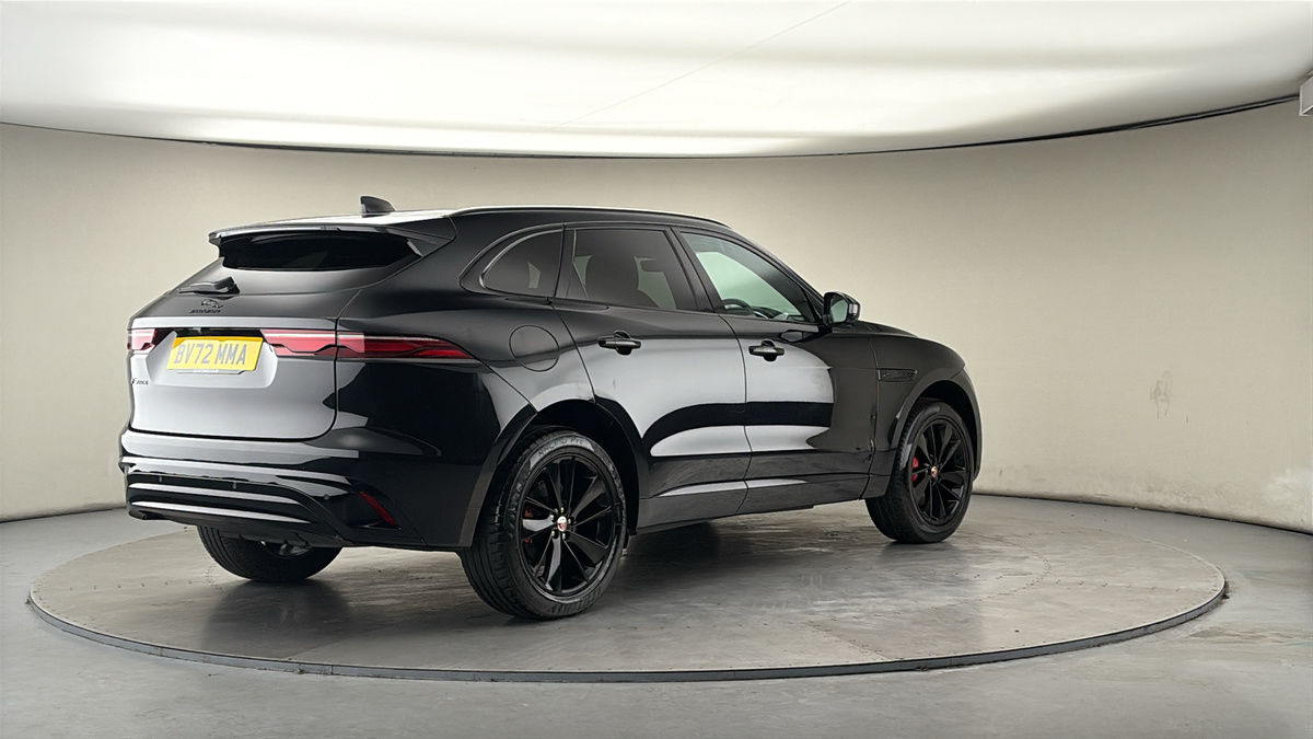 Jaguar F-PACE Image 21