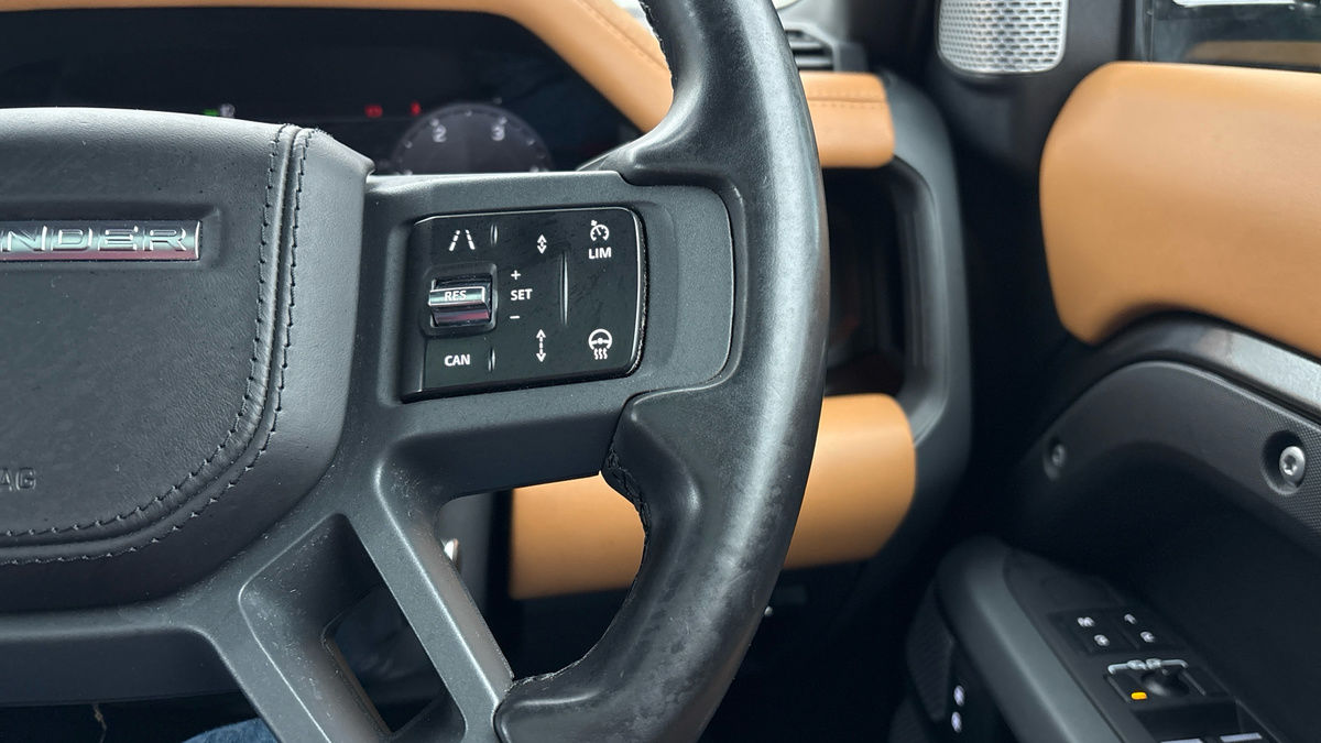 Land Rover Defender 130 Image 14