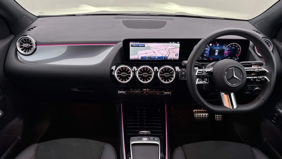 Mercedes-Benz GLA Image 12