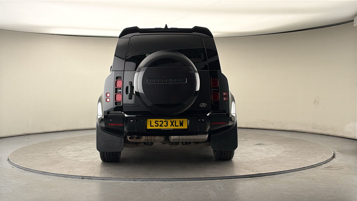 Land Rover Defender 110 Image 4