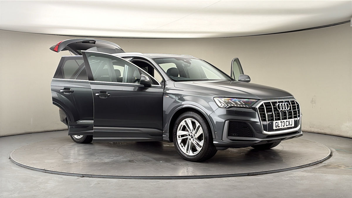 More views of Audi Q7