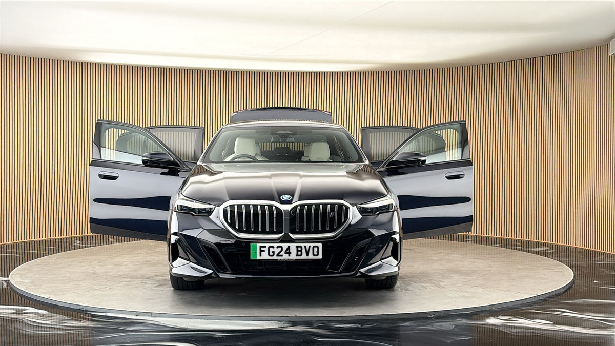 More views of BMW i5
