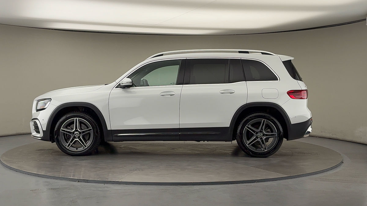 Mercedes-Benz GLB Image 15