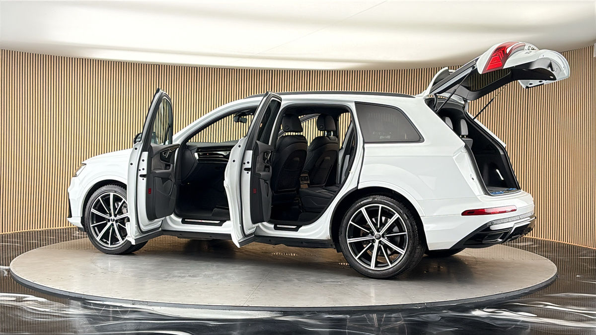 More views of Audi Q7