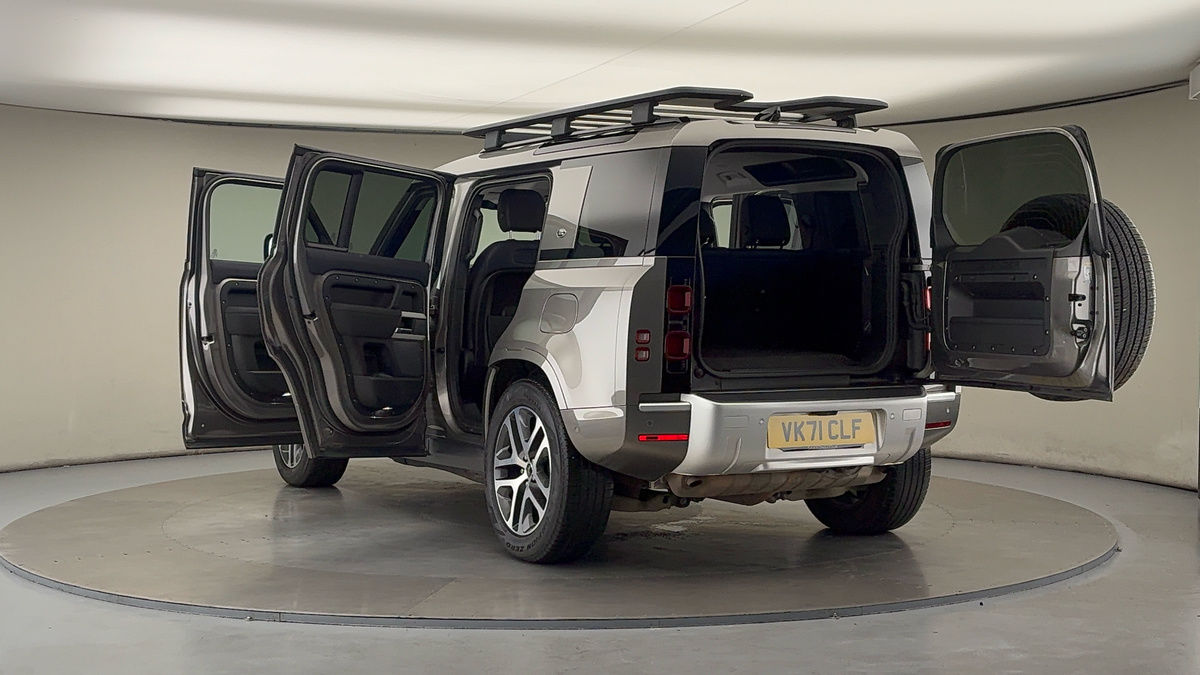 Land Rover Defender 110 Image 23