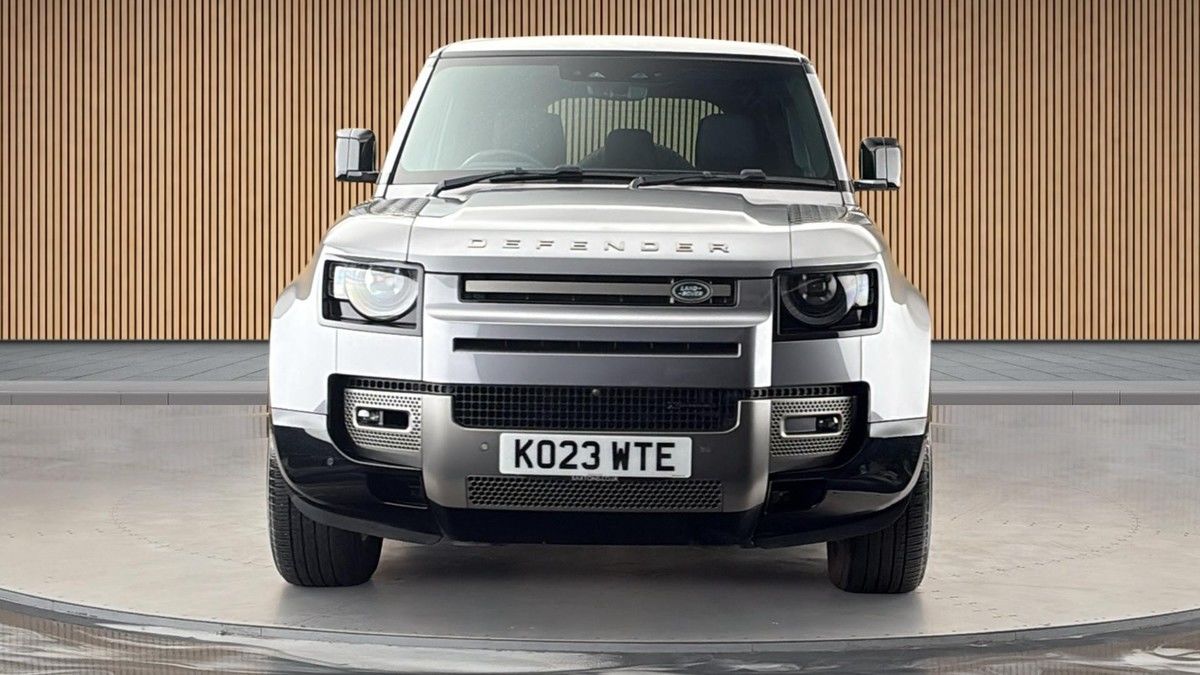 Land Rover Defender 110 Image 3