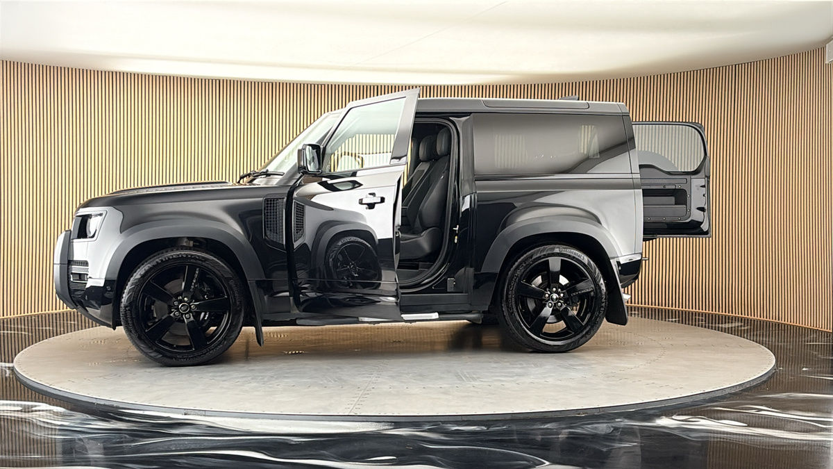 More views of Land Rover Defender 90