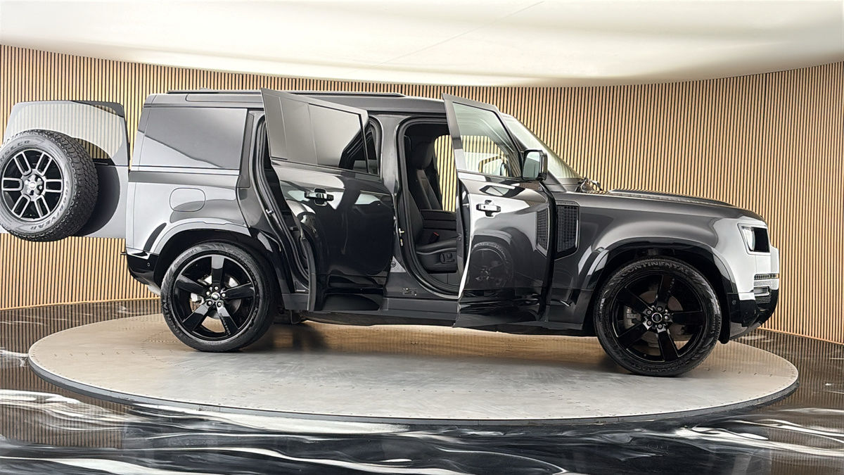 More views of Land Rover Defender 110