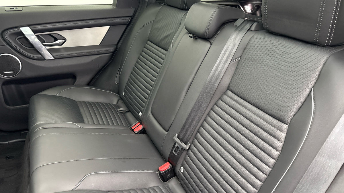 Land Rover Discovery Sport Image 8