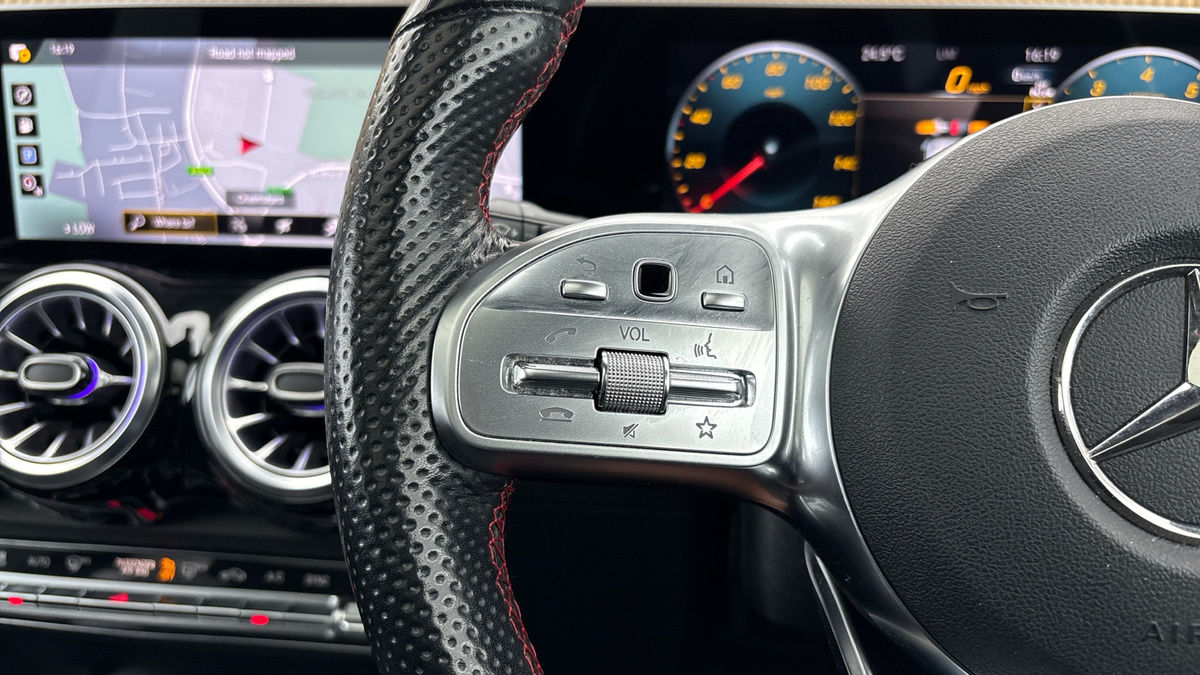 Mercedes-Benz GLB Image 13