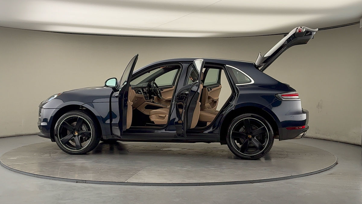 More views of Porsche Macan