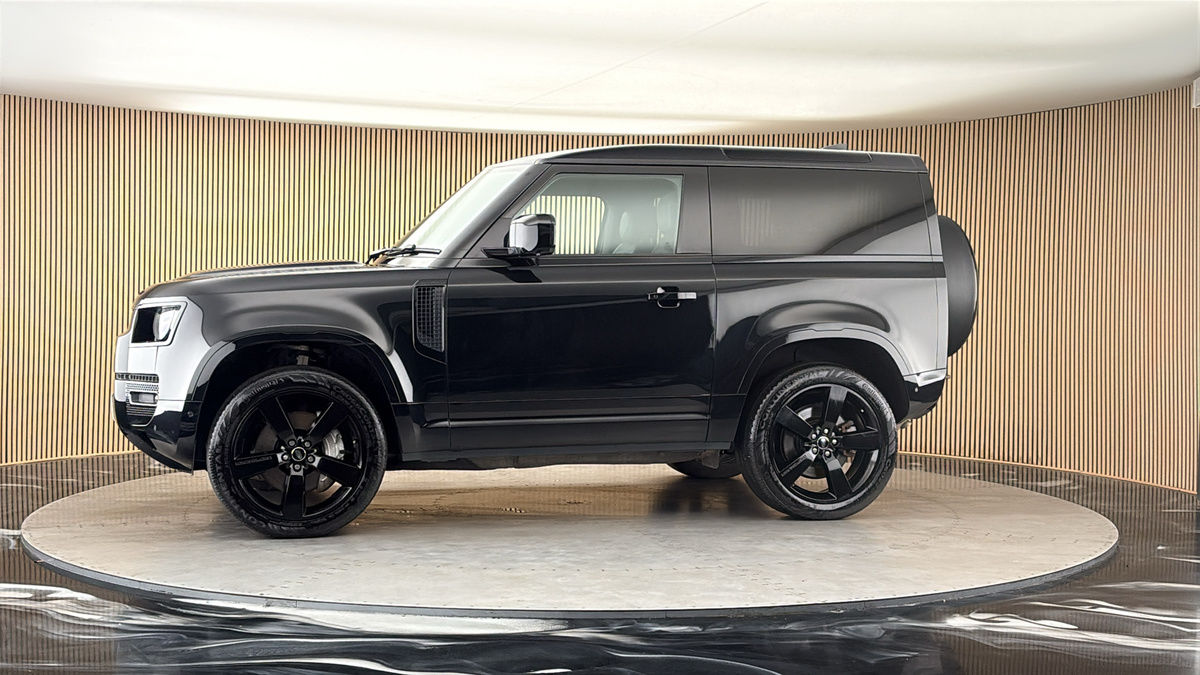 More views of Land Rover Defender 90