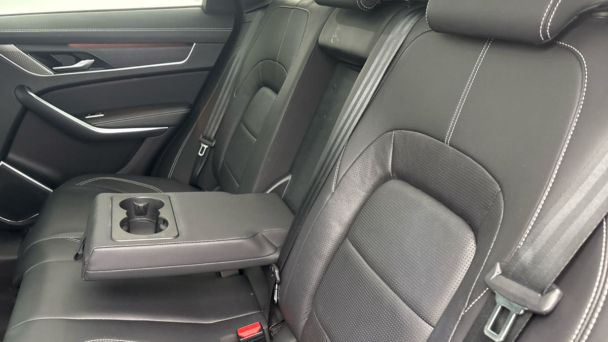 Jaguar F-PACE Image 9