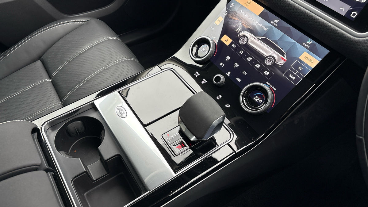 Land Rover Range Rover Velar Image 18