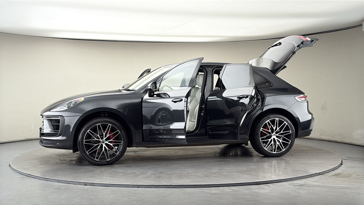 More views of Porsche Macan