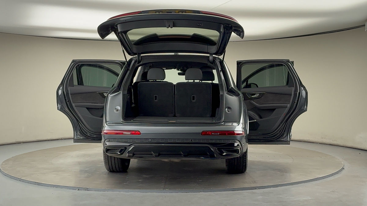 More views of Audi Q7