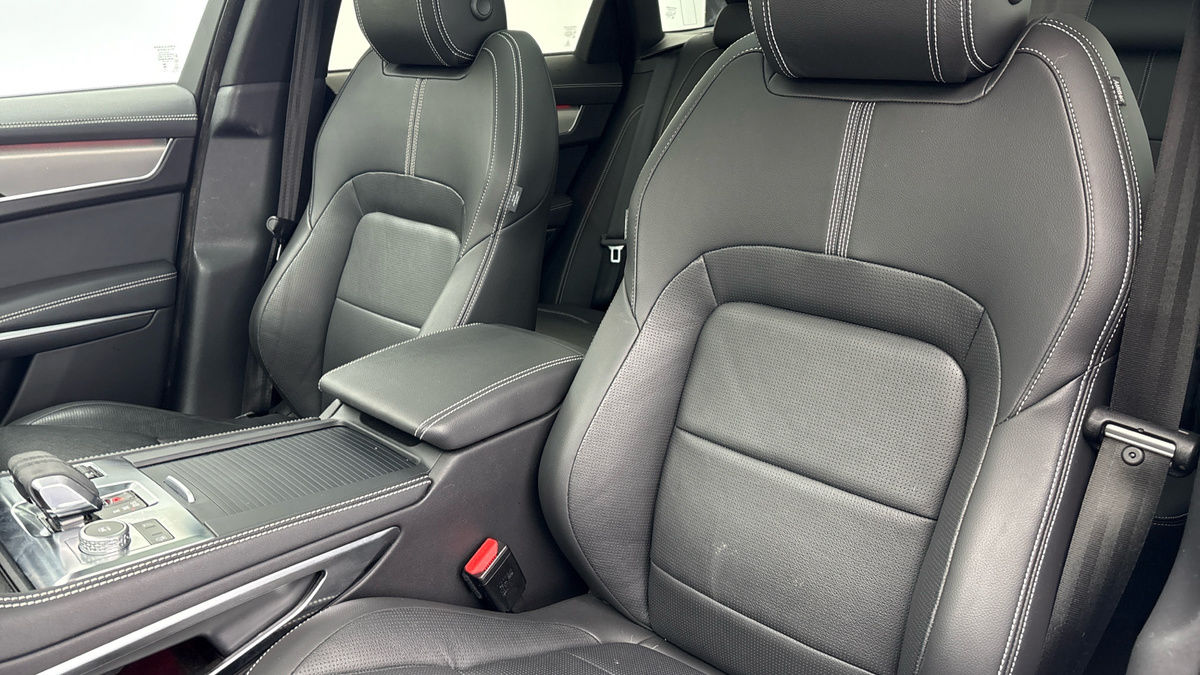 Jaguar F-PACE Image 7