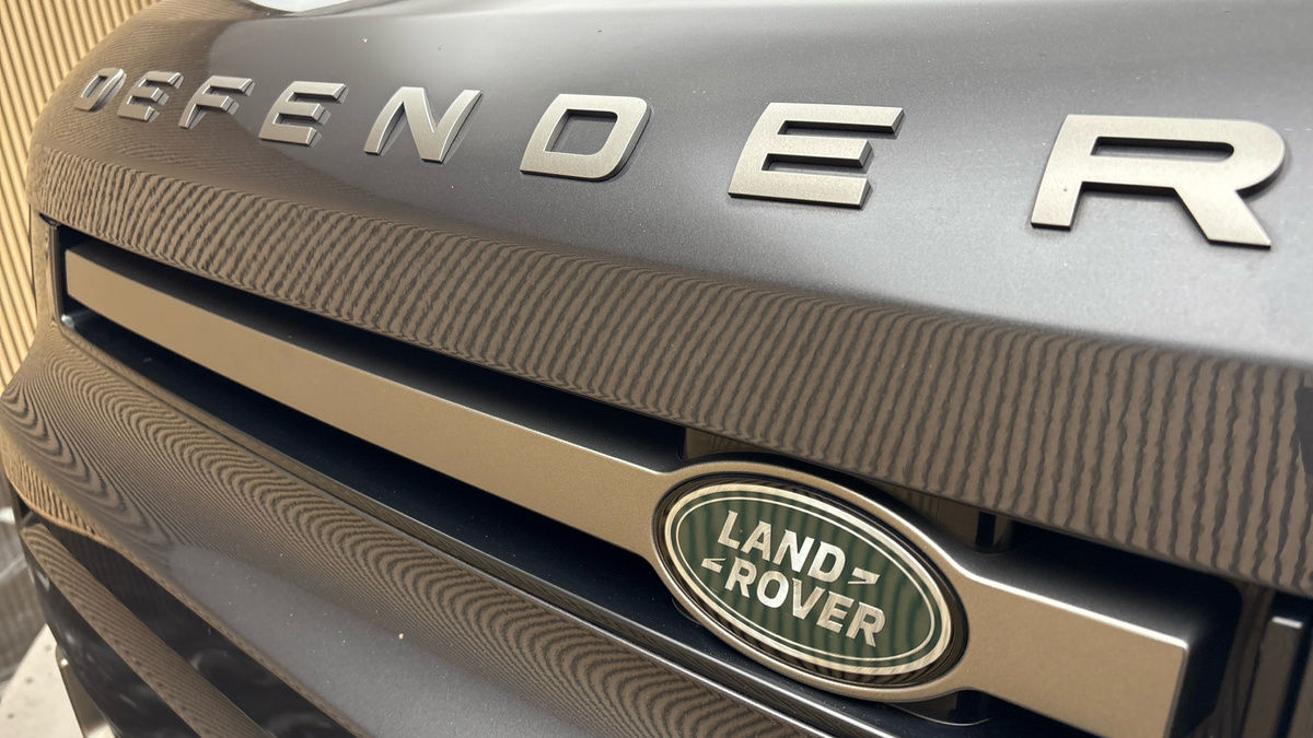 Land Rover Defender 90 Image 24