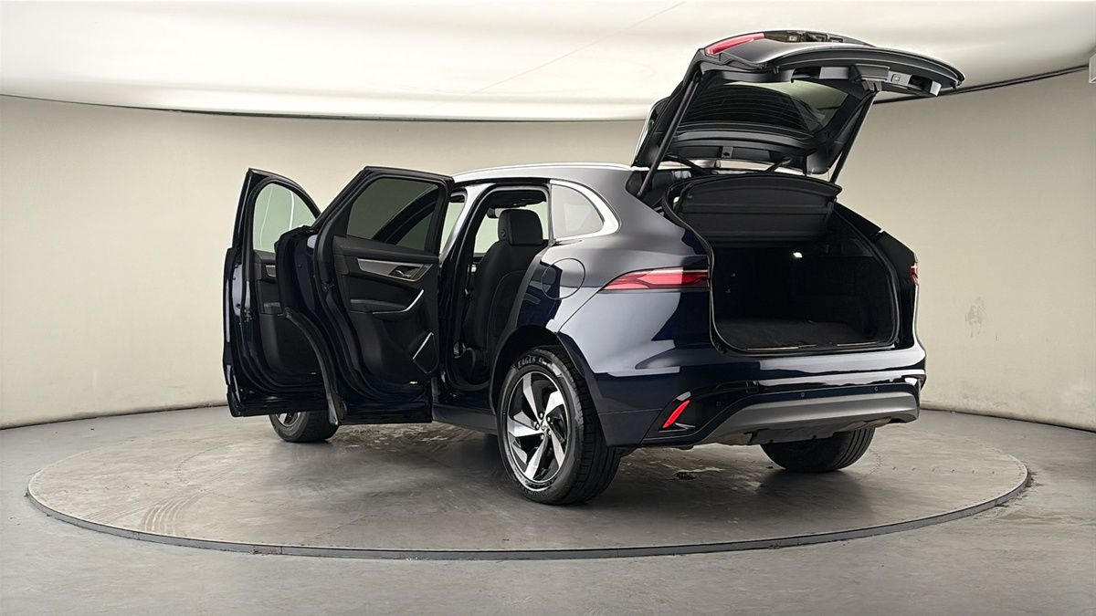 Jaguar F-PACE Image 23