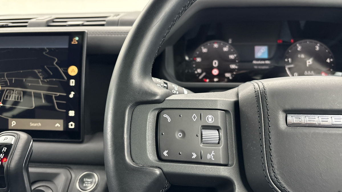 Land Rover Defender 110 Image 13