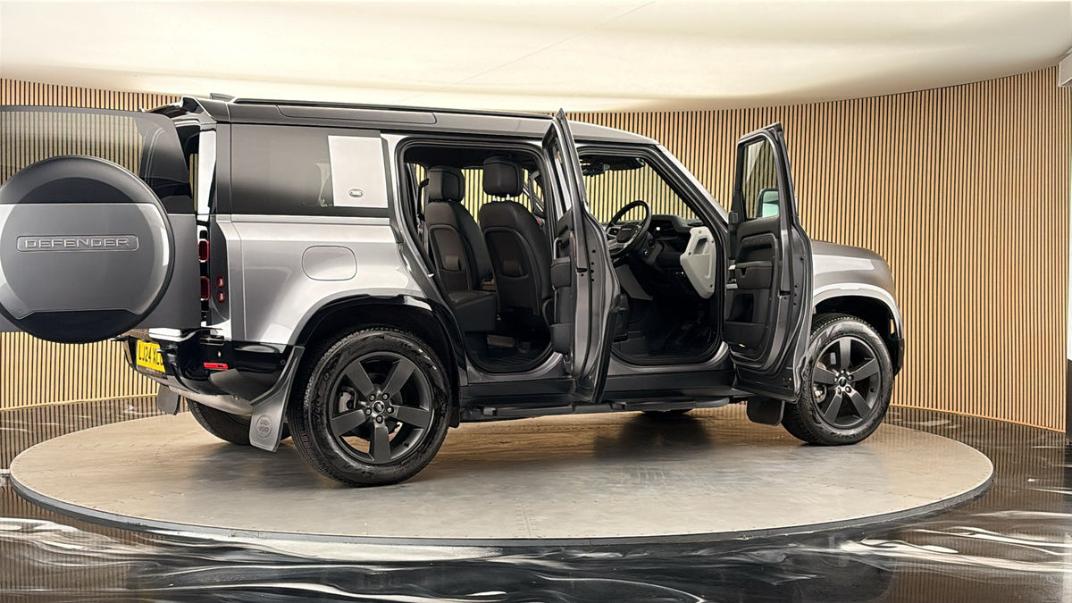 More views of Land Rover Defender 110