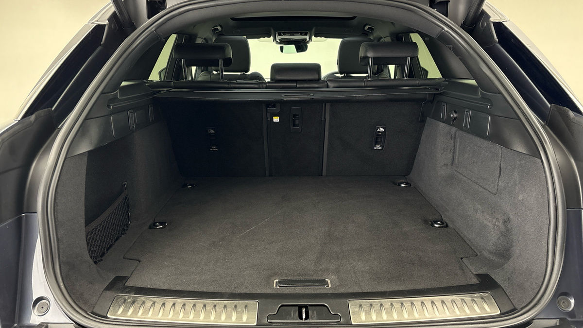 Land Rover Range Rover Velar Image 11
