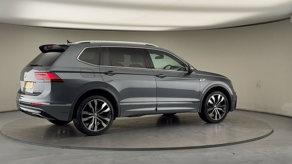 More views of Volkswagen Tiguan Allspace