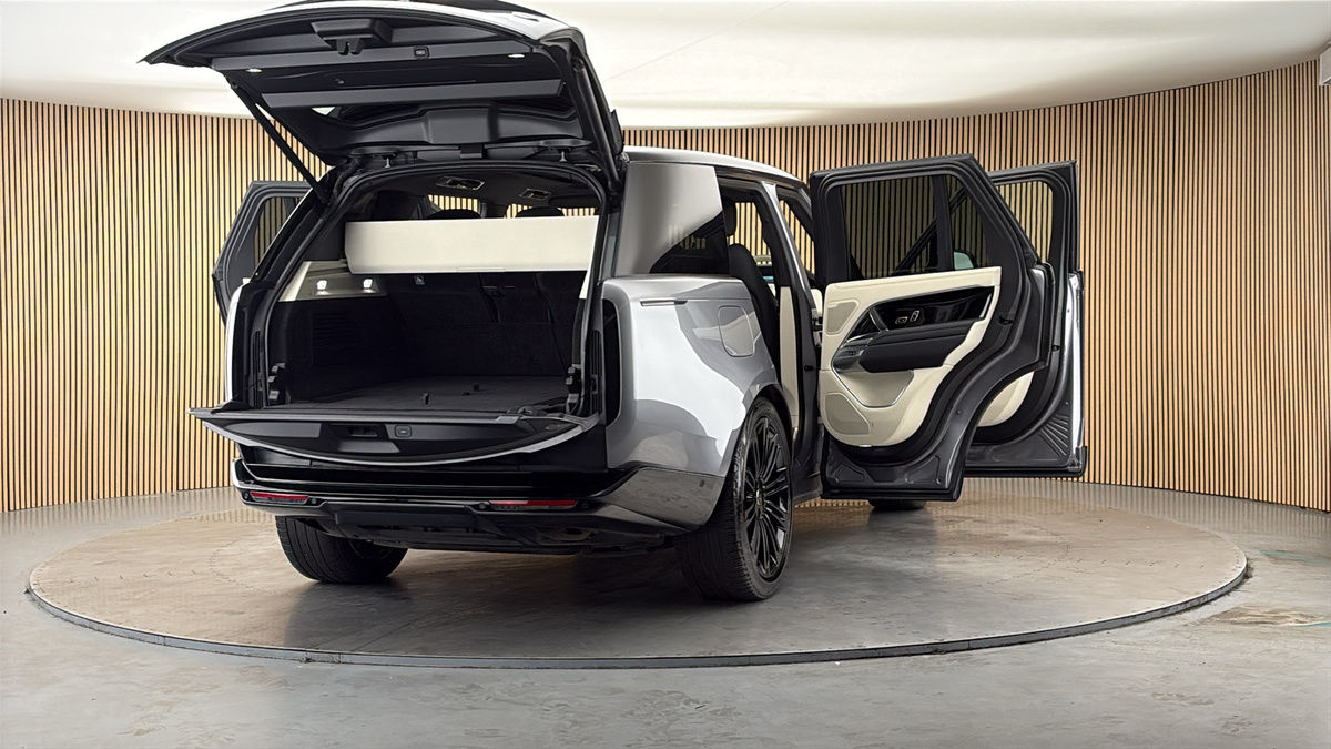 More views of Land Rover Range Rover