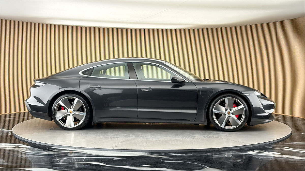 Porsche Taycan Image 16