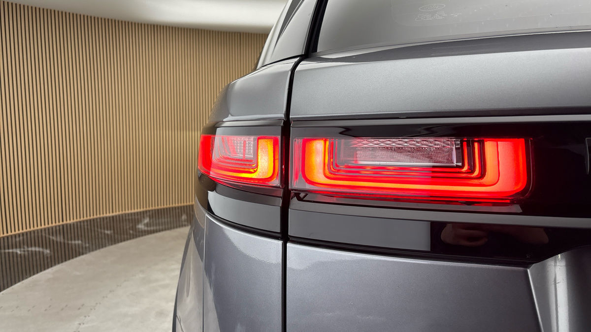 Land Rover Range Rover Velar Image 33