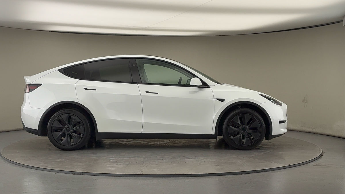 Tesla Model Y Image 16