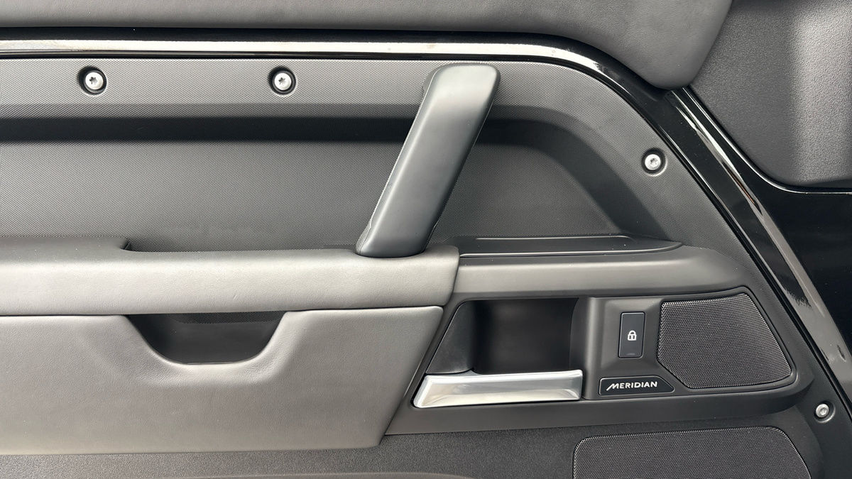 Land Rover Defender 90 Image 19