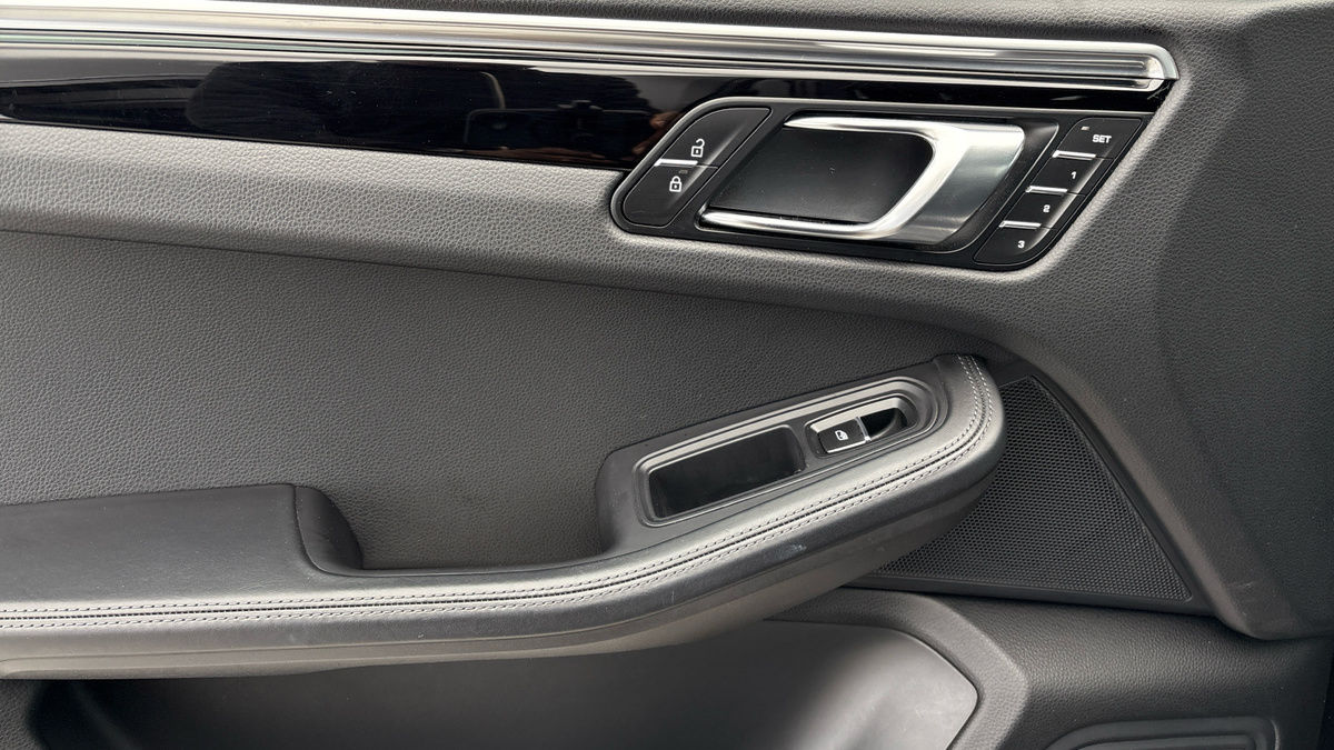 Porsche Macan Image 19