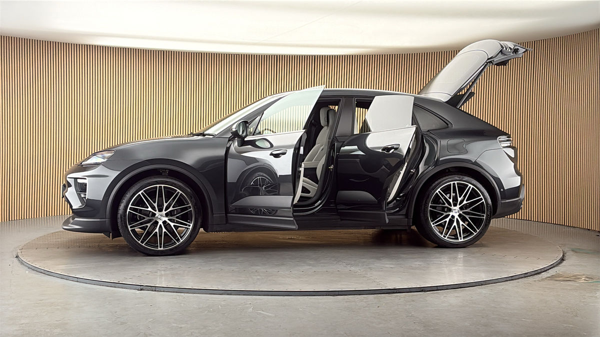More views of Porsche Macan