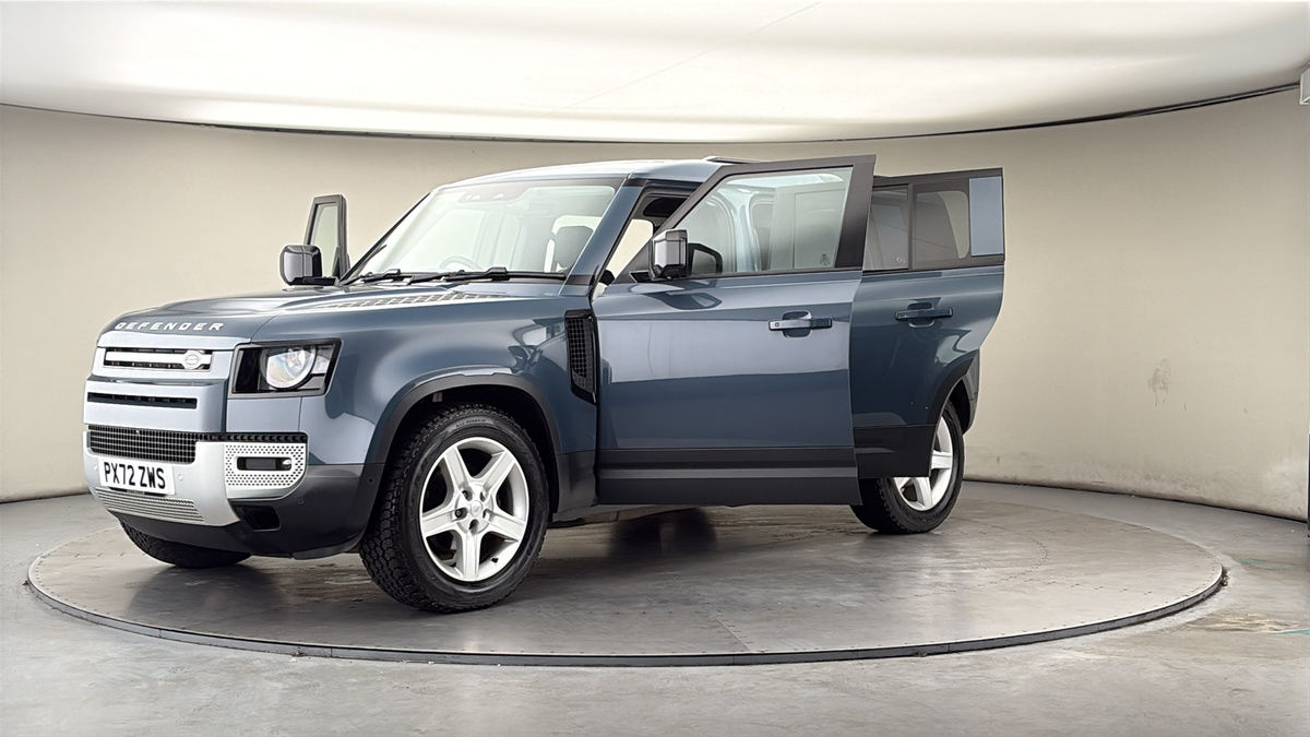 Land Rover Defender 110 Image 22