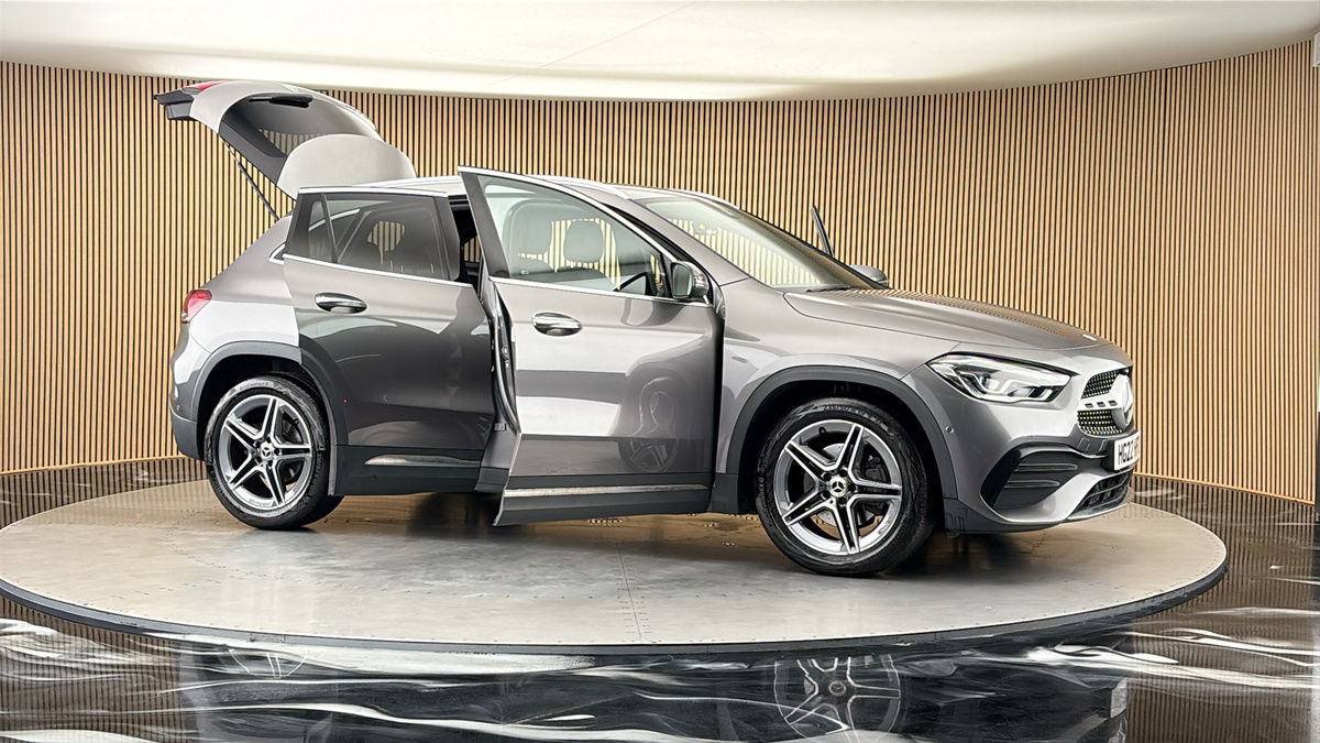 More views of Mercedes-Benz GLA