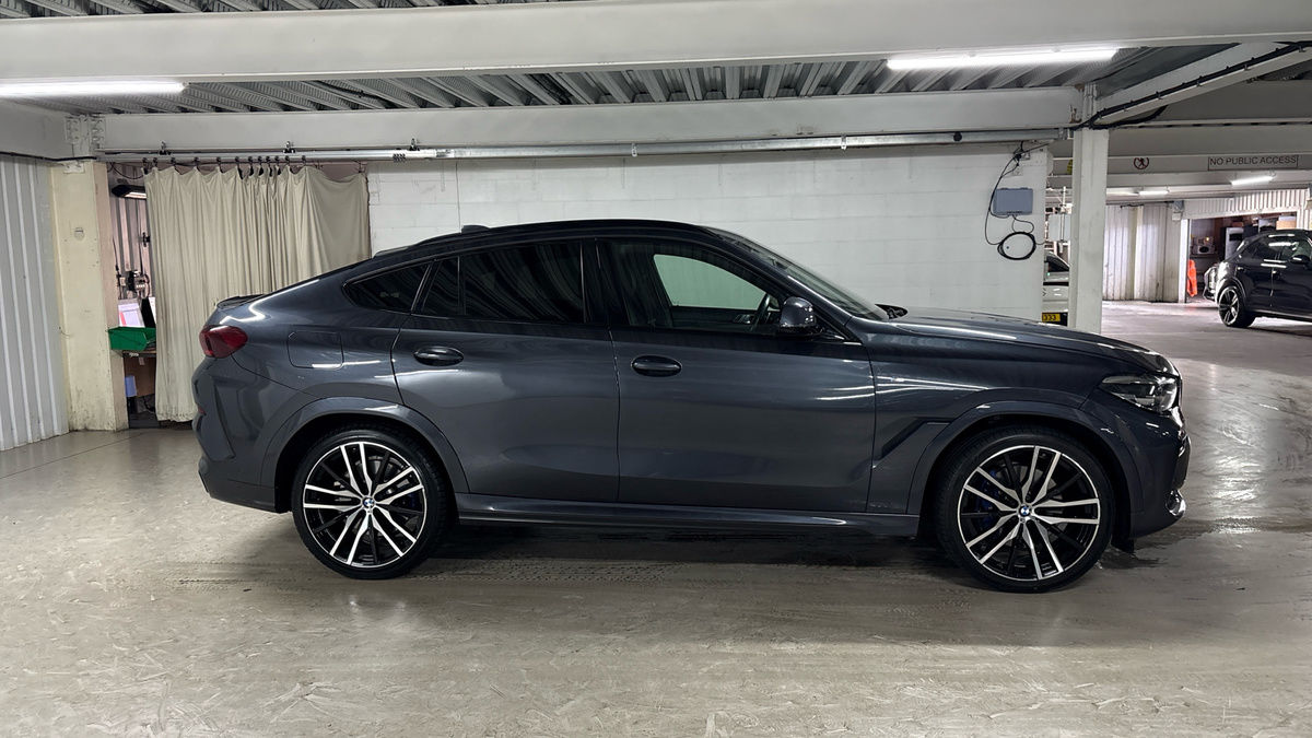 BMW X6 Image 16