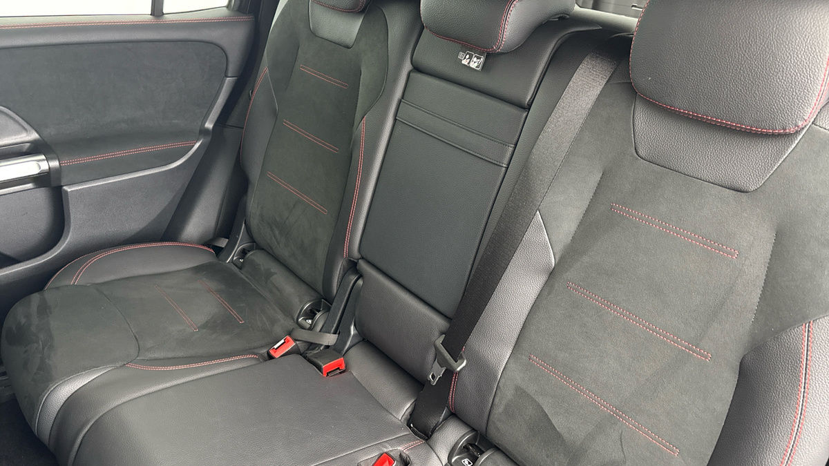 Mercedes-Benz GLB Image 8