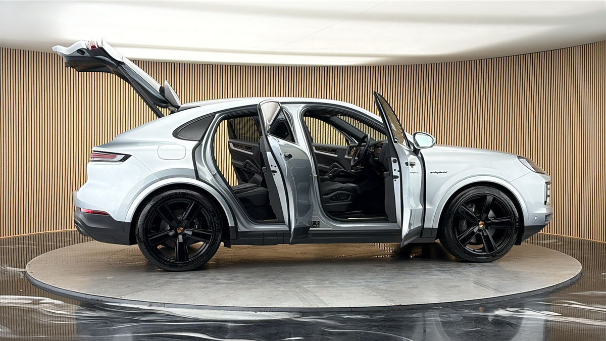 More views of Porsche Cayenne