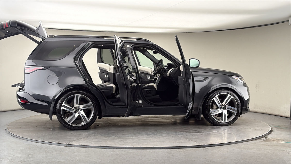 More views of Land Rover Discovery