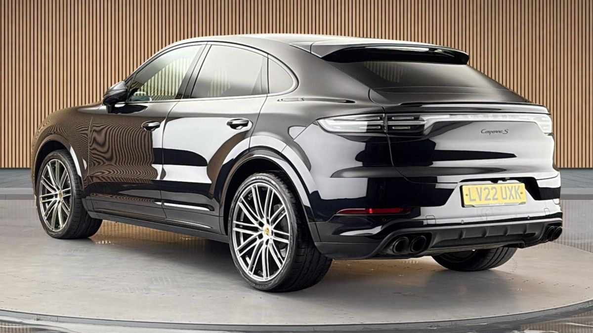 Porsche Cayenne Image 2